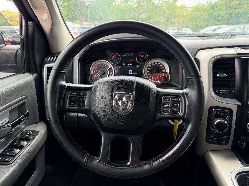 RAM 1500 Big Horn Crew Cab 4WD 2016