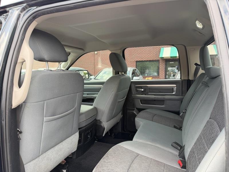 RAM 1500 Big Horn Crew Cab 4WD 2016