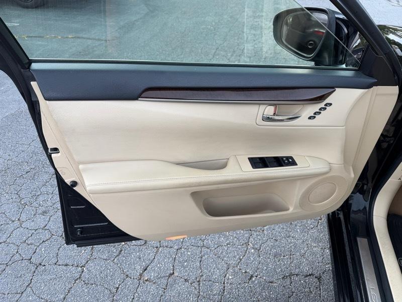 Lexus ES 350 Sedan 2014