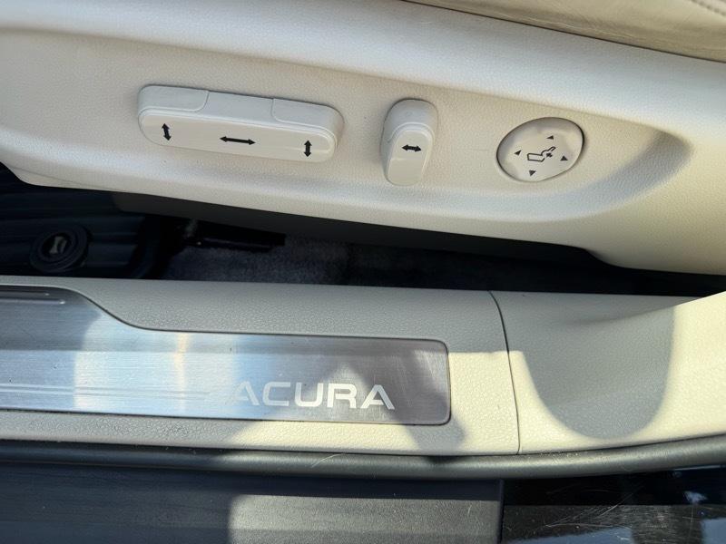 Acura RLX 6-Spd AT w/Technology Package 2016