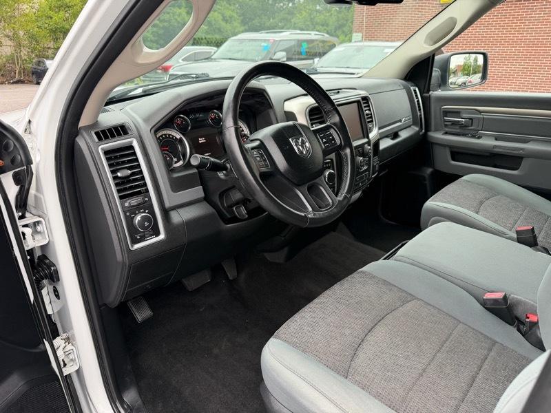 RAM 1500 Big Horn Crew Cab 4WD 2017