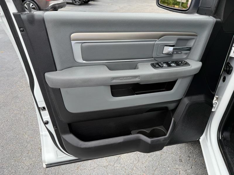 RAM 1500 Big Horn Crew Cab 4WD 2017