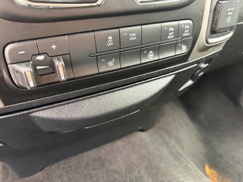 RAM 1500 Big Horn Crew Cab 4WD 2017