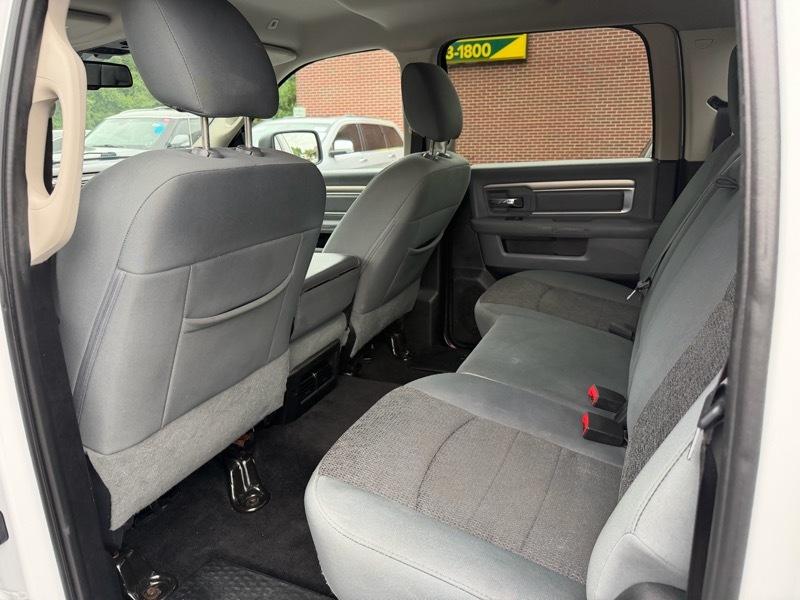 RAM 1500 Big Horn Crew Cab 4WD 2017