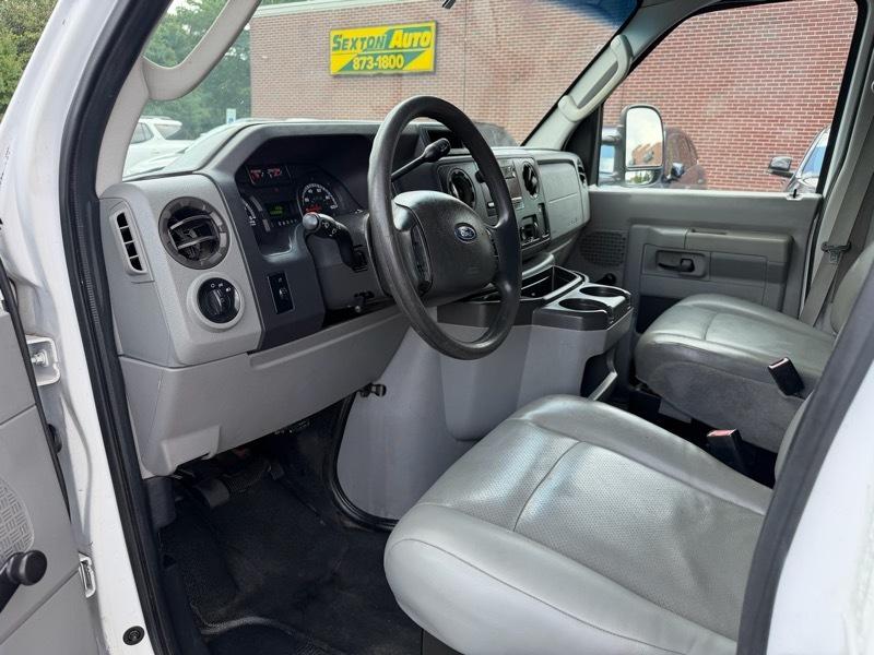 Ford Econoline E-250 2012
