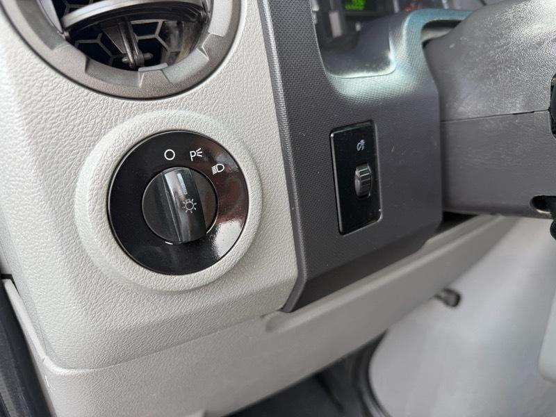 Ford Econoline E-250 2012