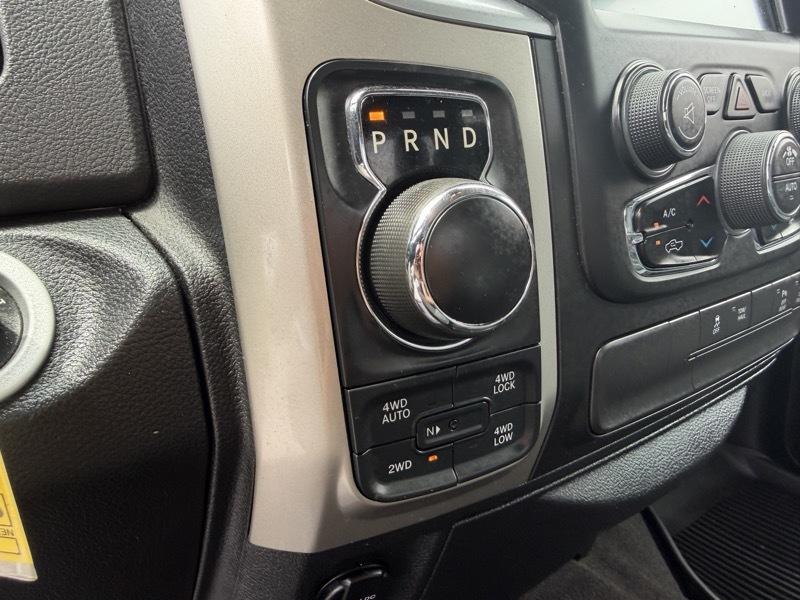 RAM 1500 Big Horn Crew Cab 4WD 2017
