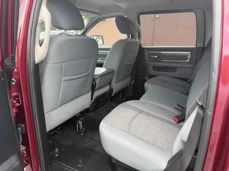 RAM 1500 Big Horn Crew Cab 4WD 2017