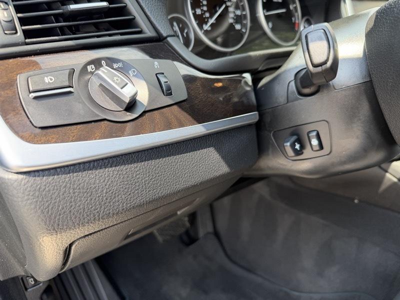 BMW 5-Series 528i 2015