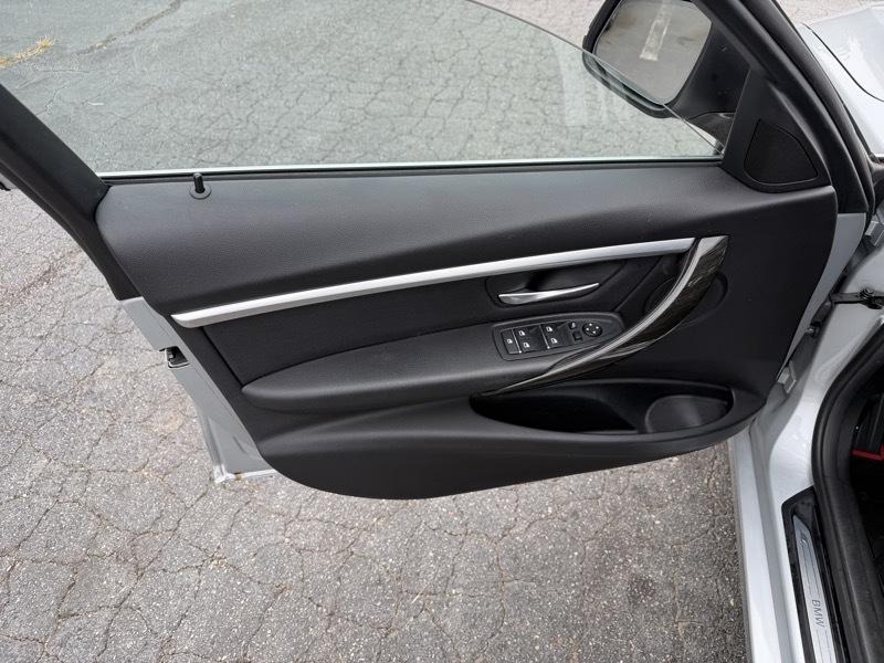 BMW 3-Series 330i xDrive SULEV Sedan 2017