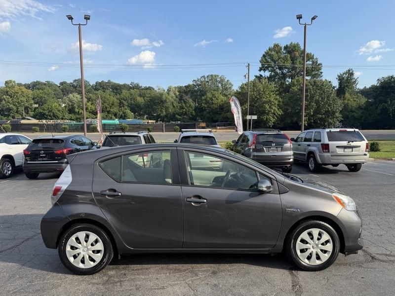 Toyota Prius c One 2012