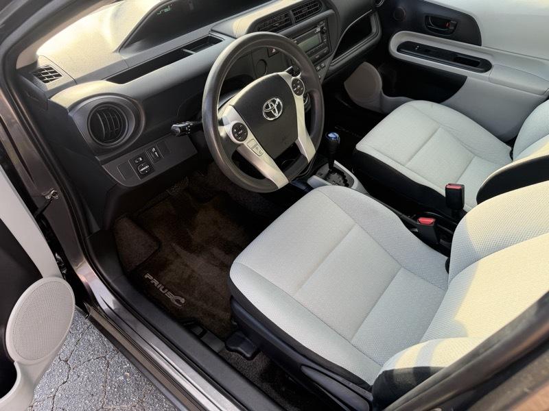 Toyota Prius c One 2012