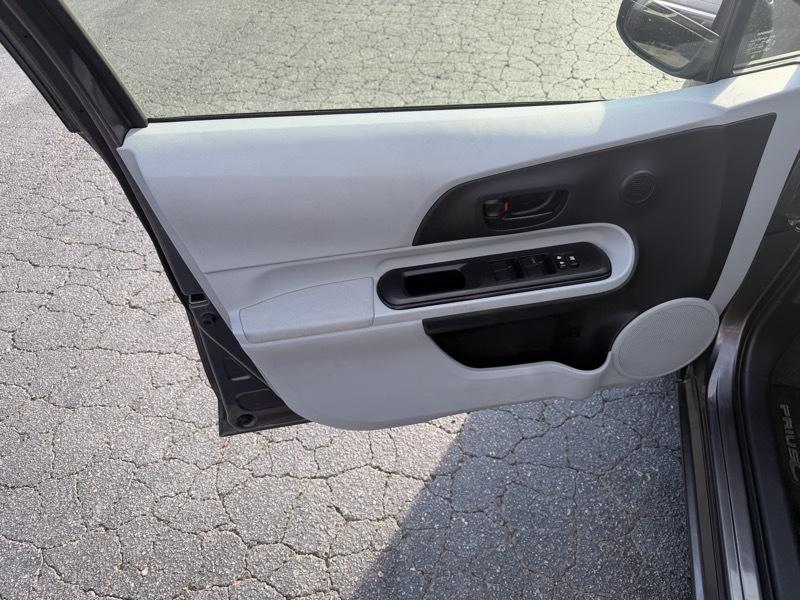 Toyota Prius c One 2012