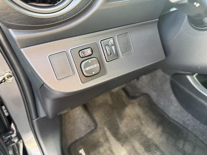 Toyota Prius c One 2012