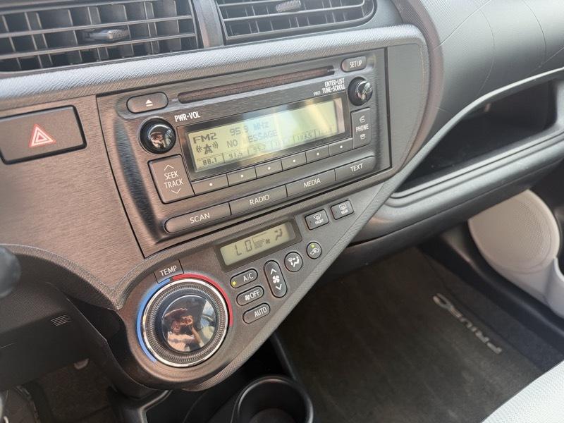 Toyota Prius c One 2012
