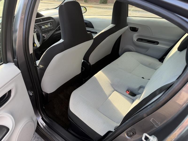 Toyota Prius c One 2012
