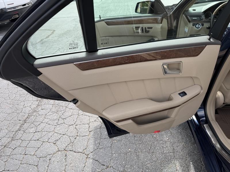 Mercedes-Benz E-Class E350 4MATIC Sedan 2012
