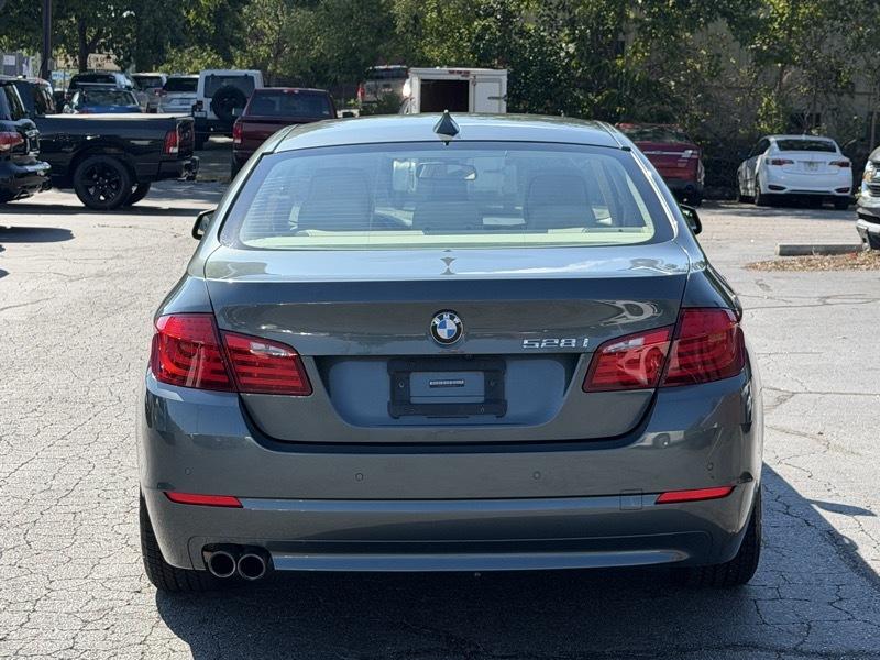 BMW 5-Series 528i 2011
