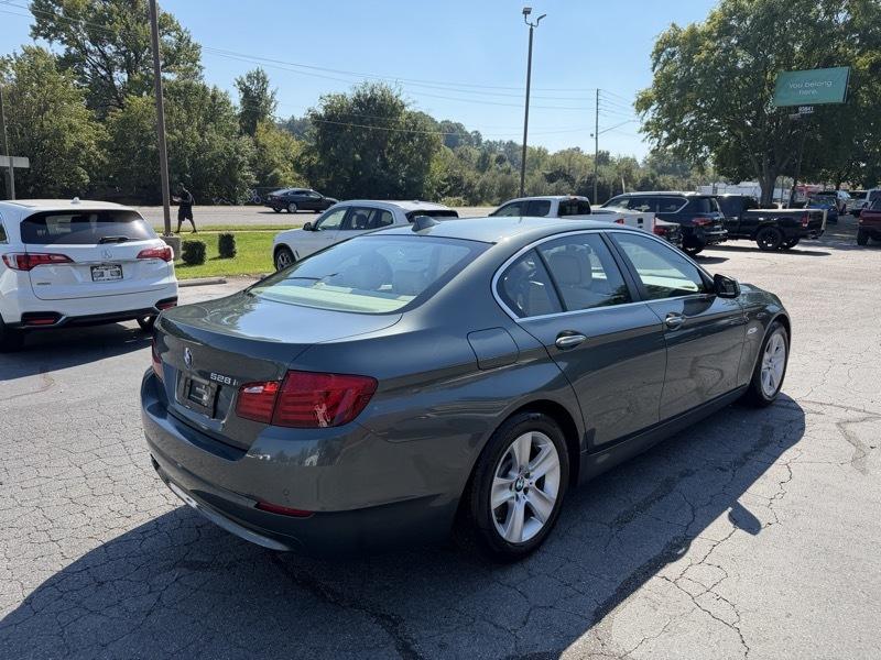 BMW 5-Series 528i 2011