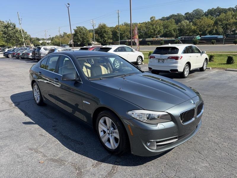 BMW 5-Series 528i 2011