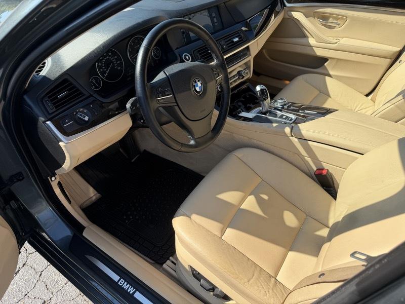 BMW 5-Series 528i 2011