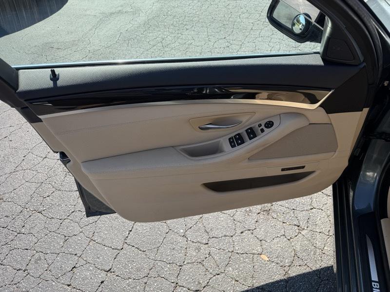 BMW 5-Series 528i 2011