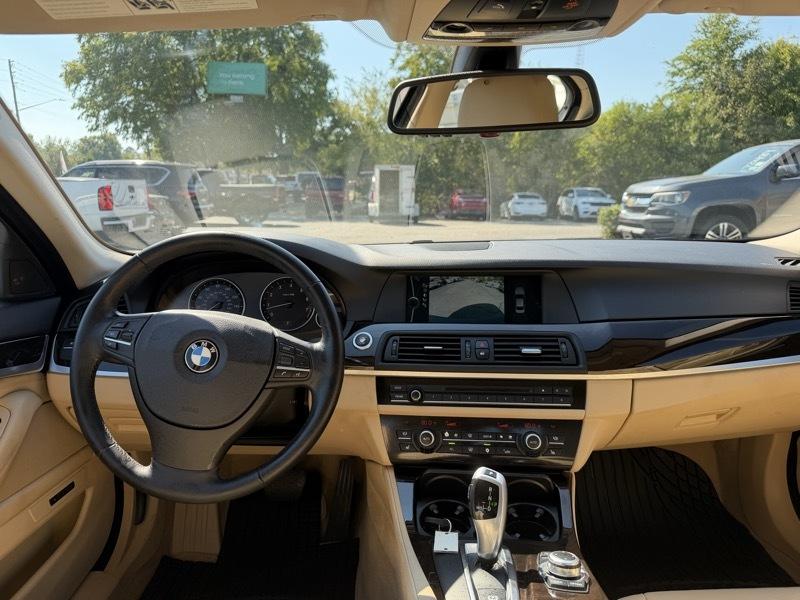 BMW 5-Series 528i 2011
