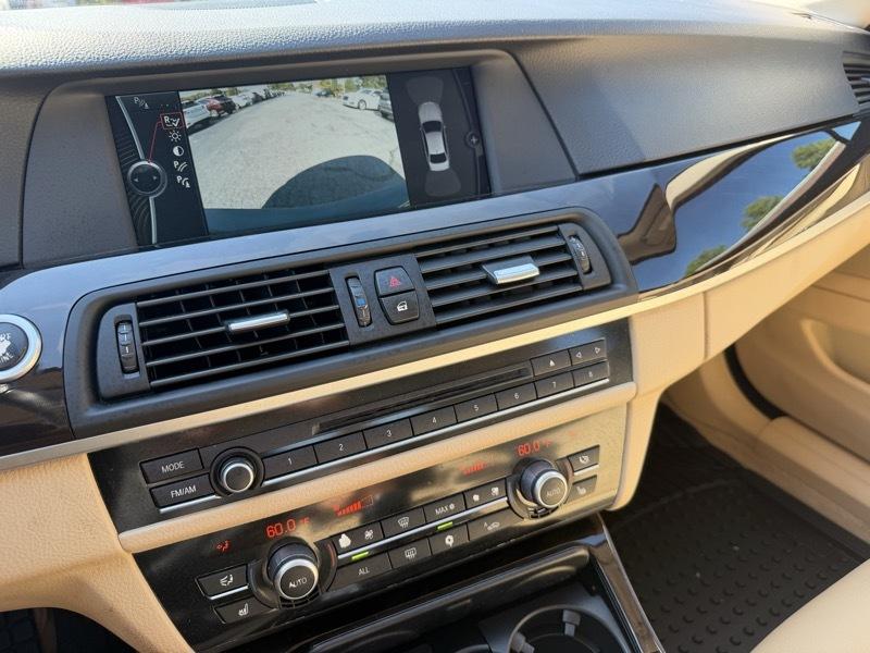 BMW 5-Series 528i 2011