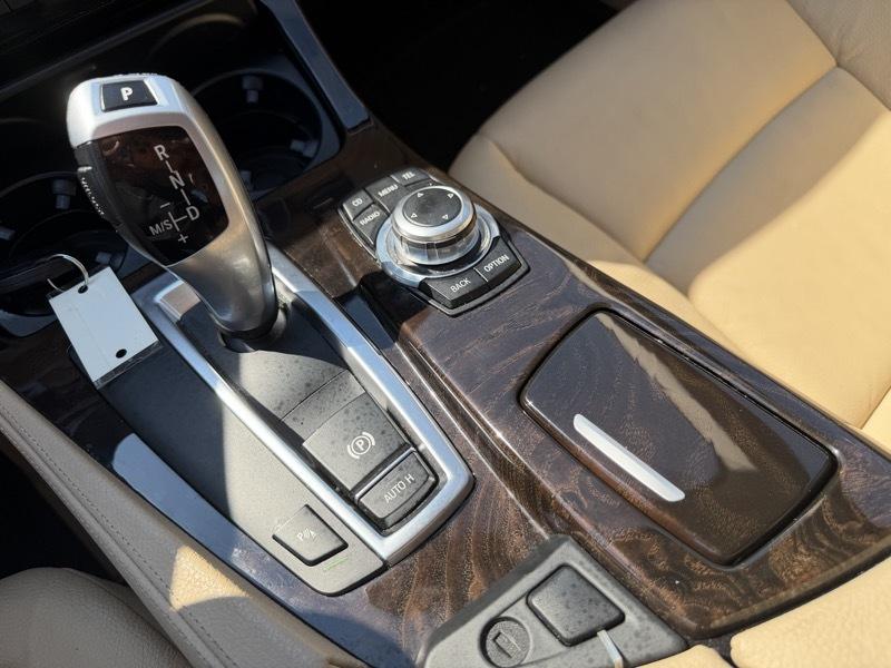 BMW 5-Series 528i 2011