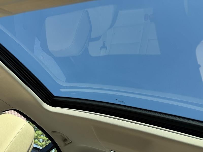 BMW 5-Series 528i 2011