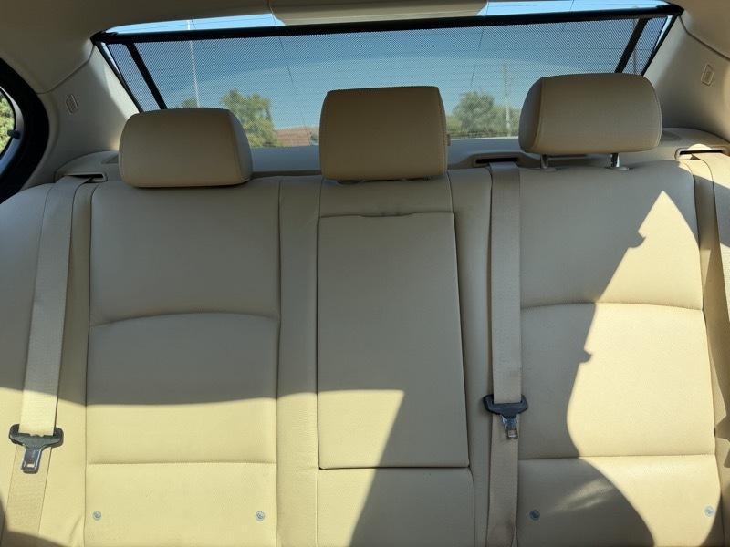 BMW 5-Series 528i 2011
