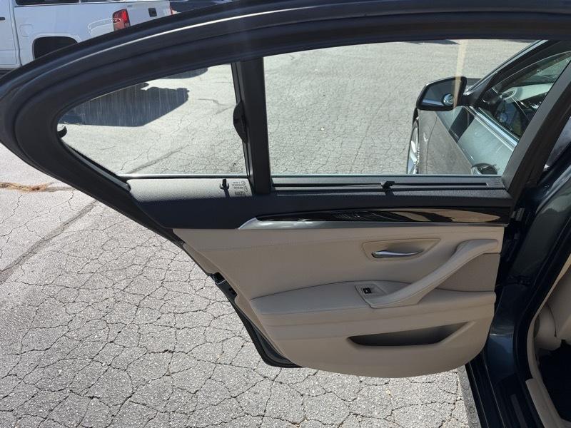 BMW 5-Series 528i 2011