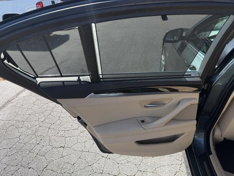 BMW 5-Series 528i 2011