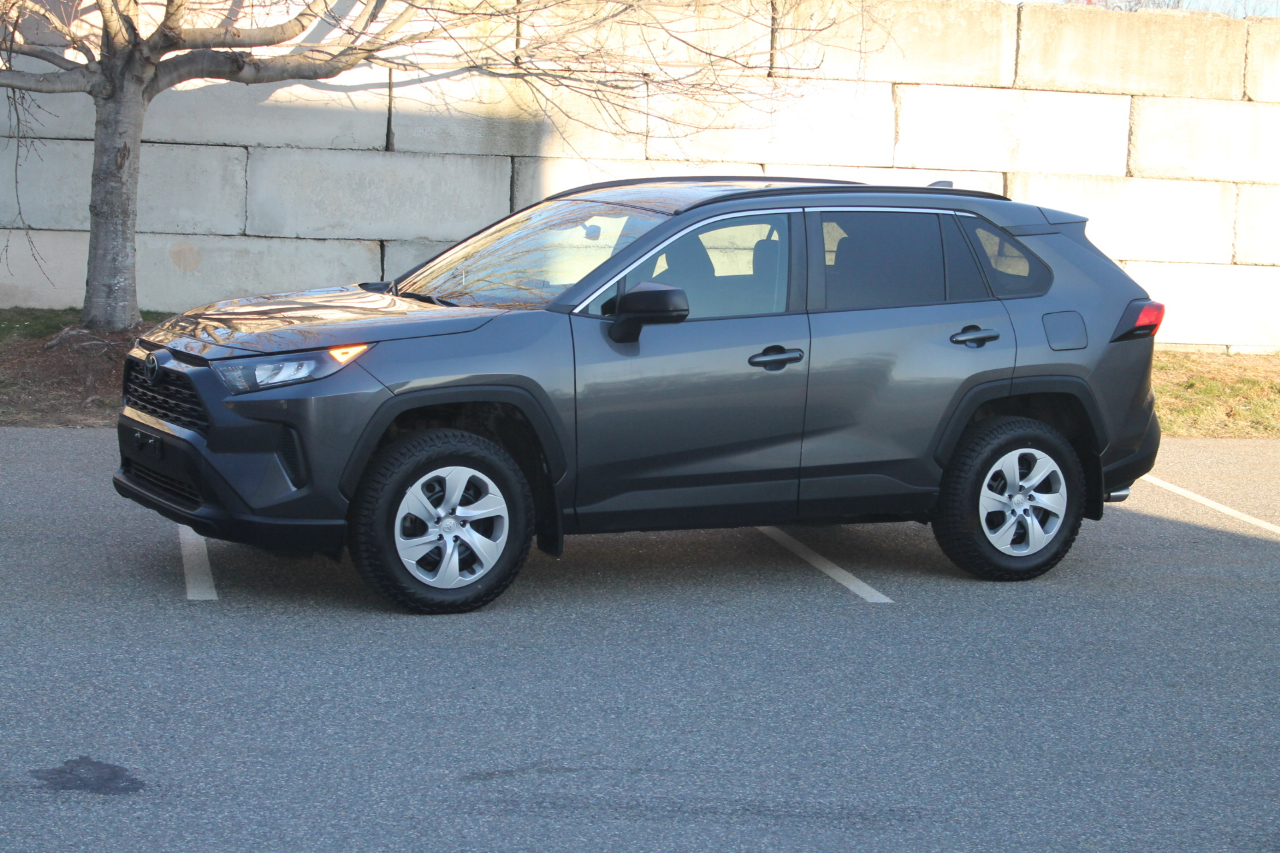 Toyota RAV4 LE AWD 2021