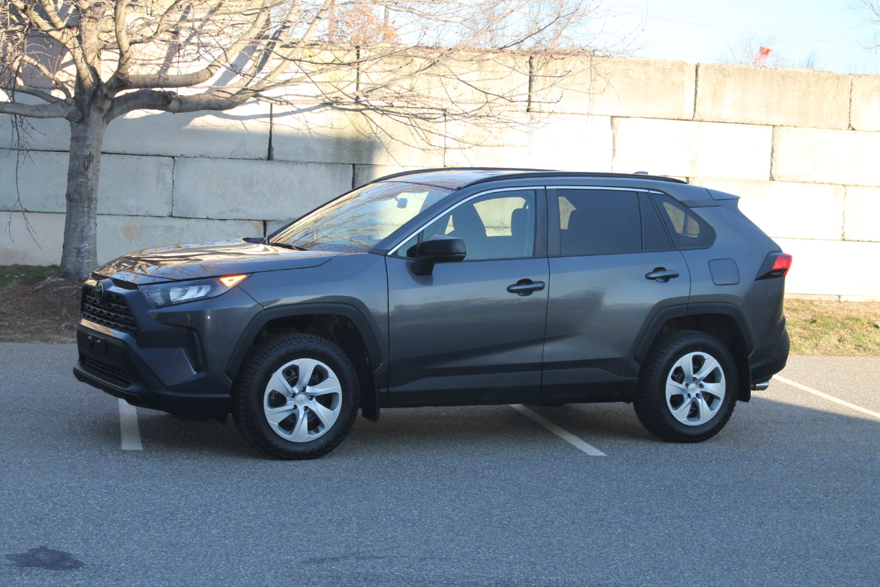 Toyota RAV4 LE AWD 2021
