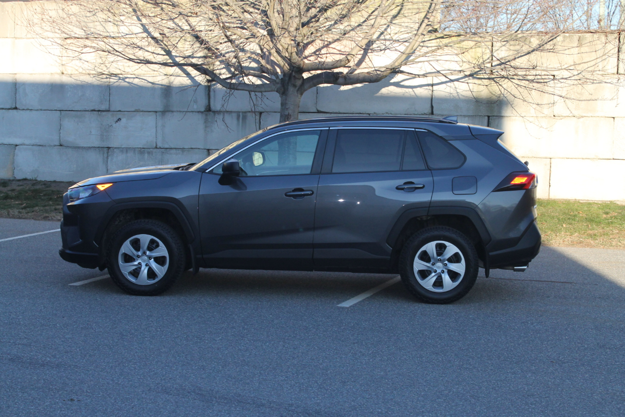 Toyota RAV4 LE AWD 2021