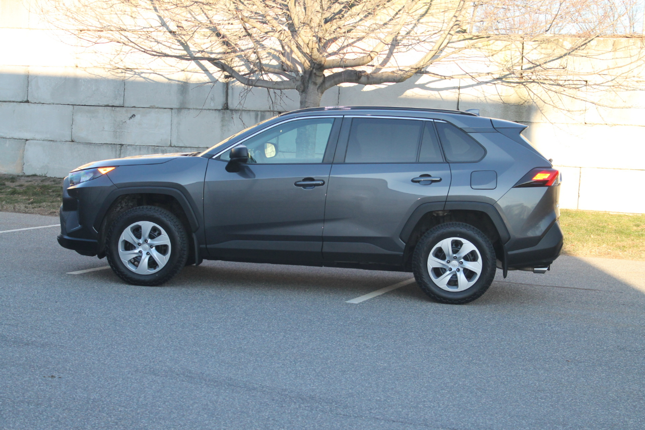 Toyota RAV4 LE AWD 2021