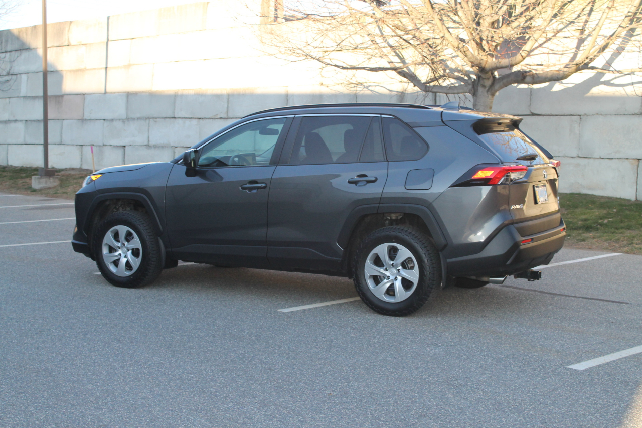 Toyota RAV4 LE AWD 2021