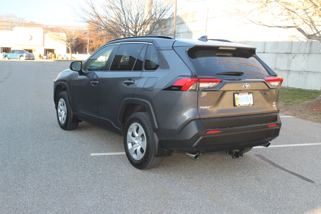 Toyota RAV4 LE AWD 2021