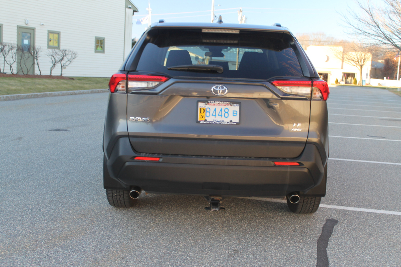 Toyota RAV4 LE AWD 2021