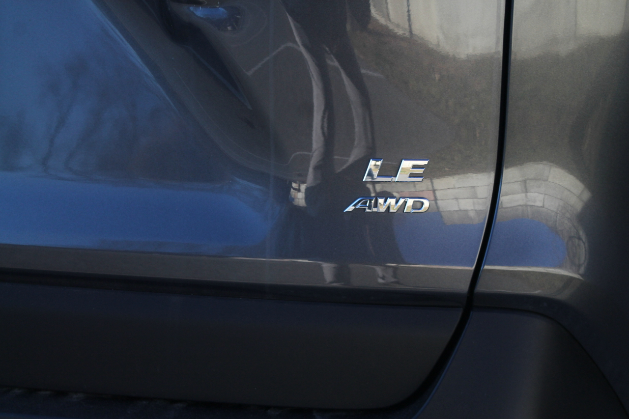 Toyota RAV4 LE AWD 2021