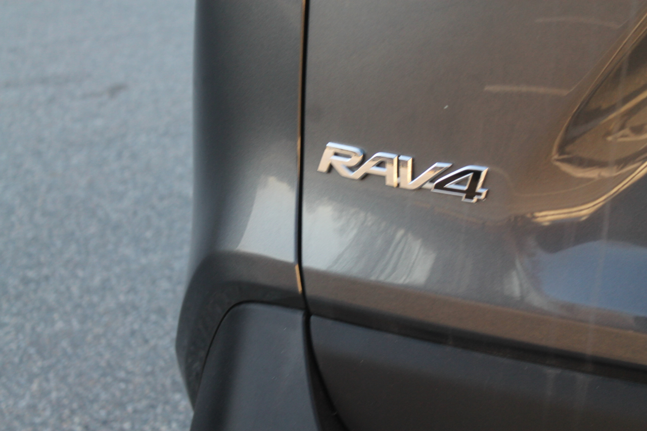 Toyota RAV4 LE AWD 2021