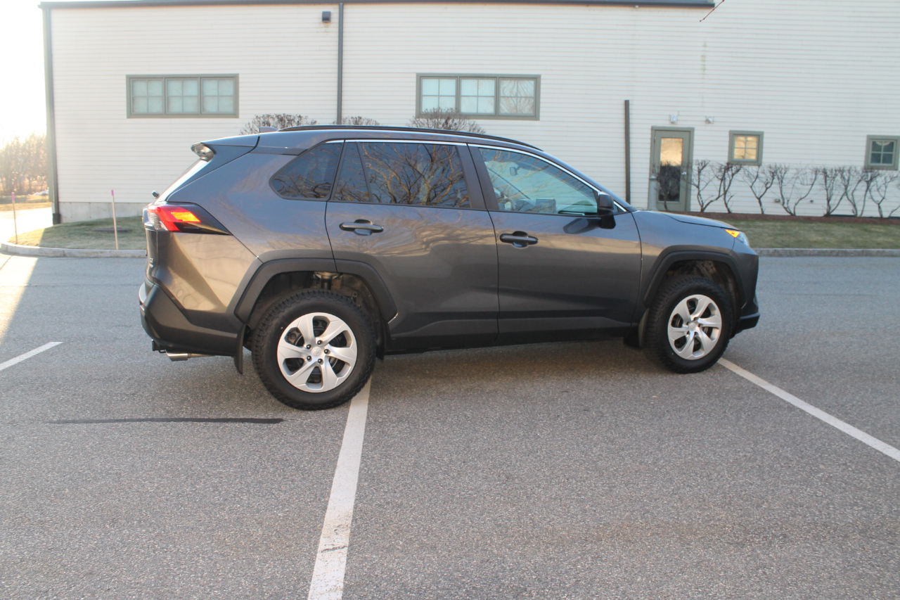 Toyota RAV4 LE AWD 2021