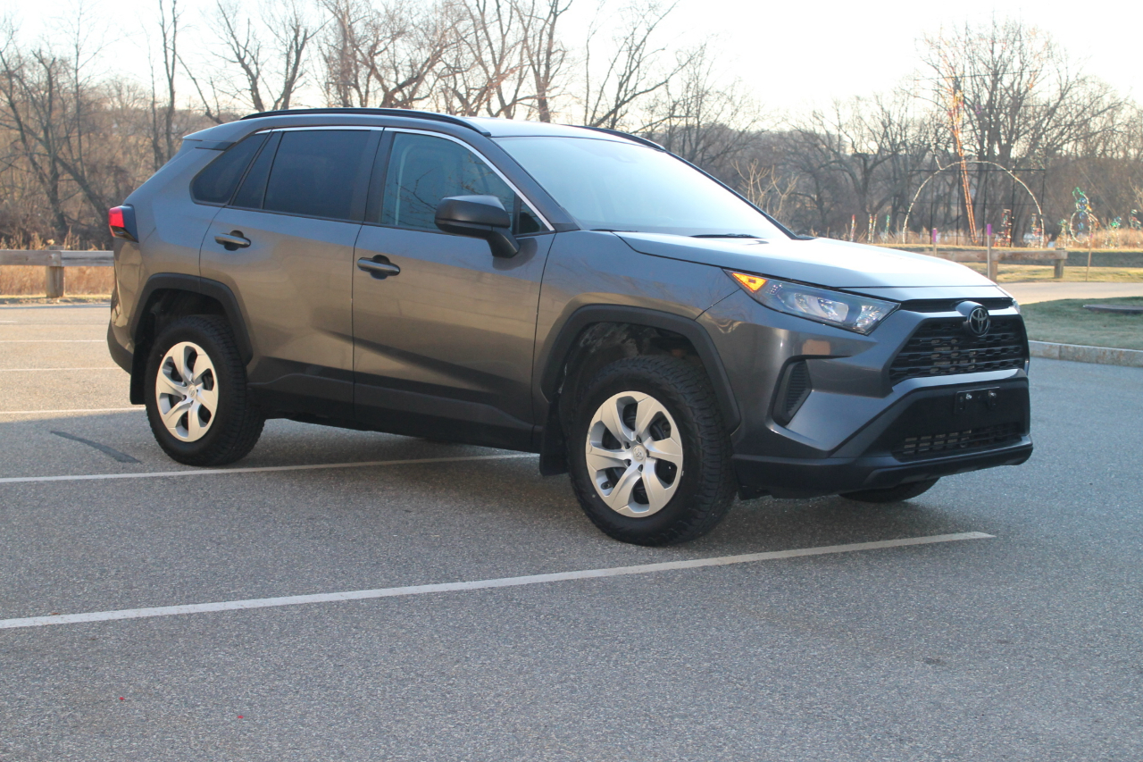 Toyota RAV4 LE AWD 2021
