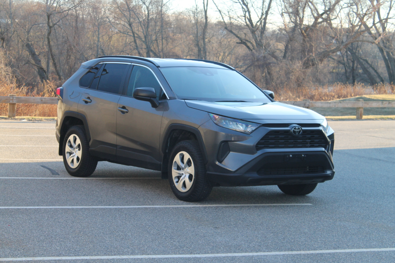 Toyota RAV4 LE AWD 2021