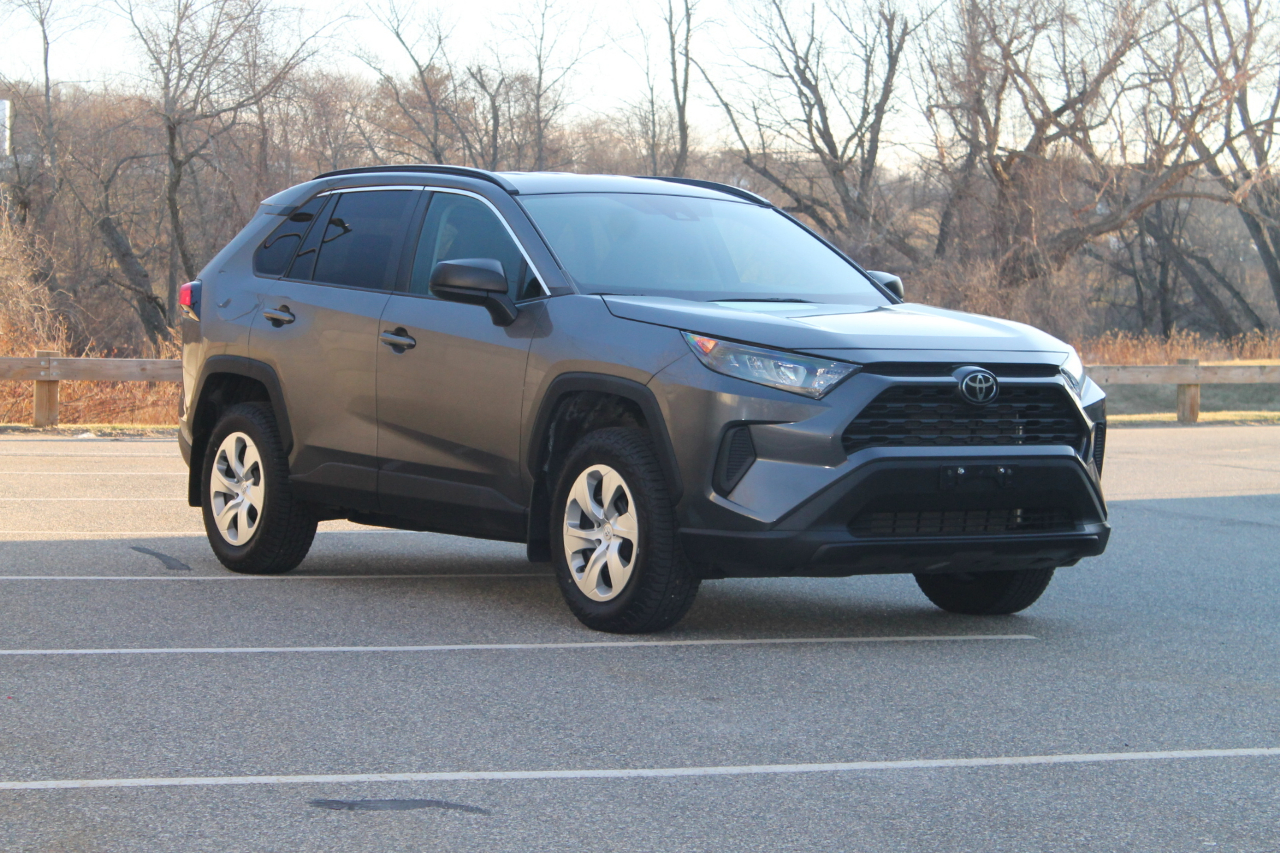 Toyota RAV4 LE AWD 2021