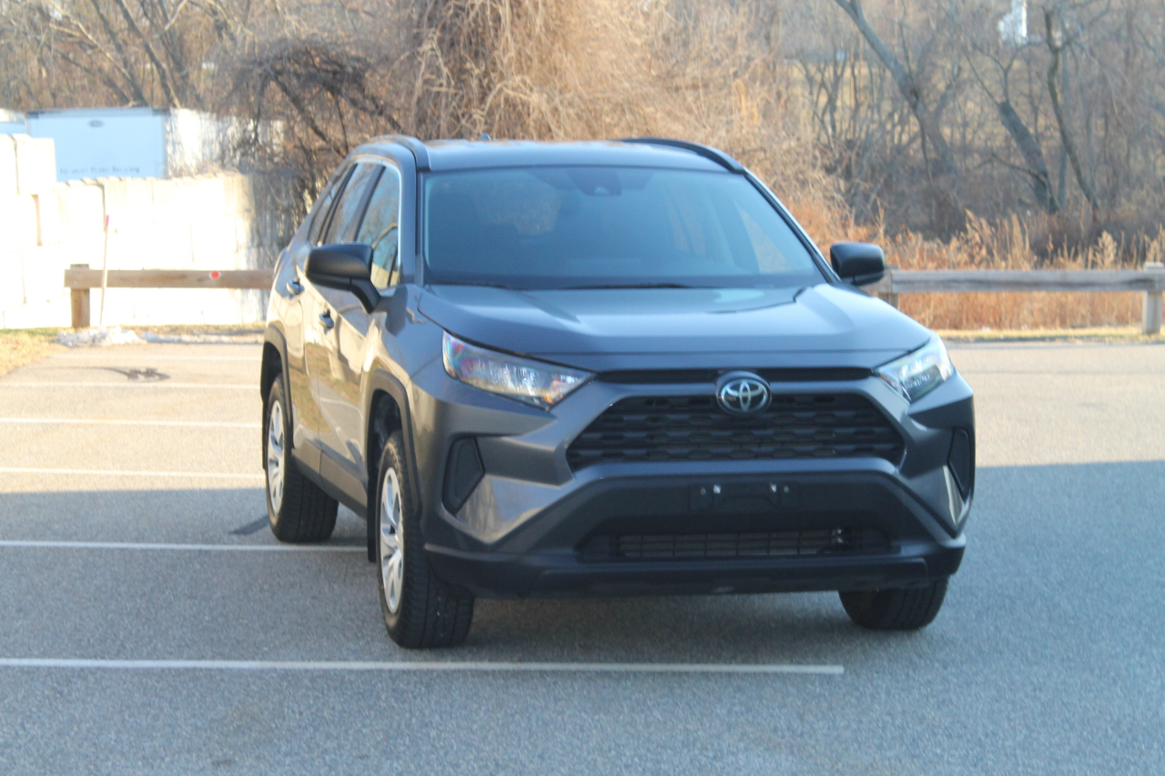 Toyota RAV4 LE AWD 2021