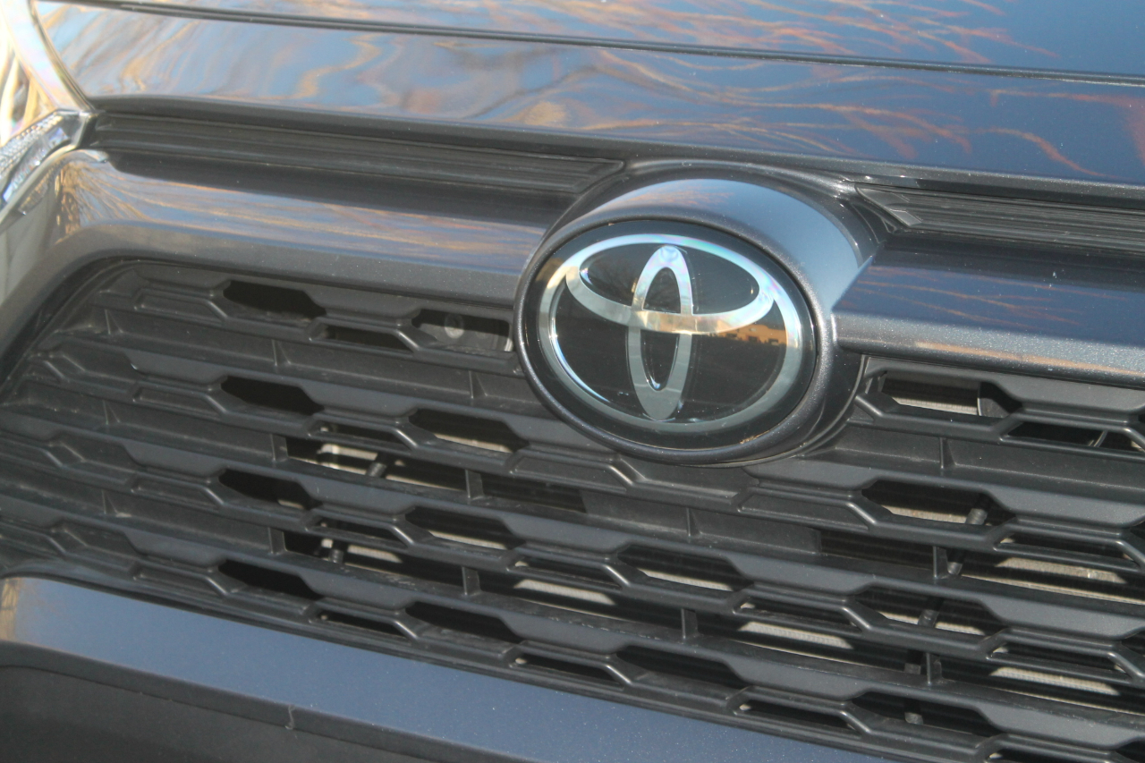 Toyota RAV4 LE AWD 2021