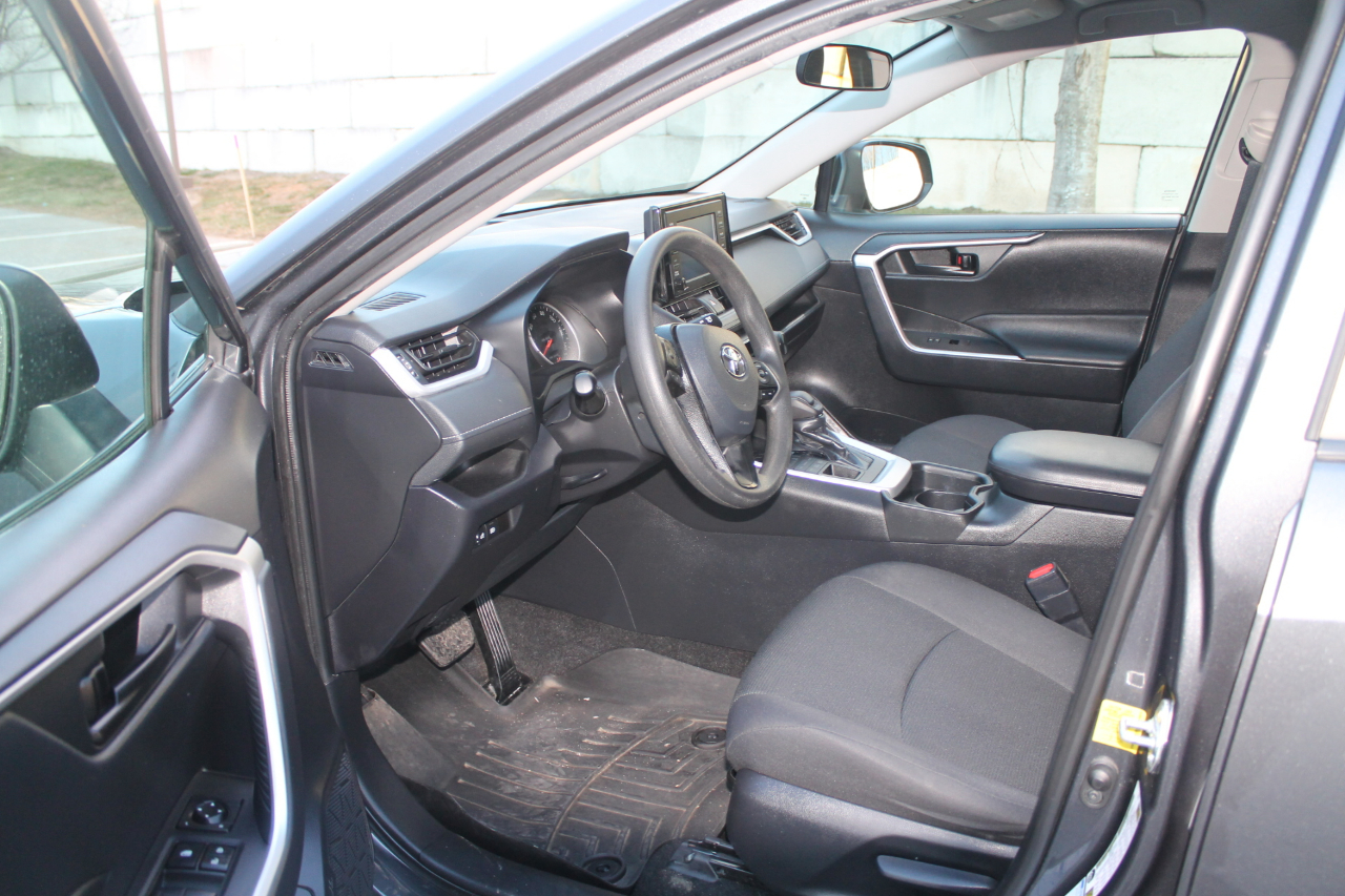 Toyota RAV4 LE AWD 2021