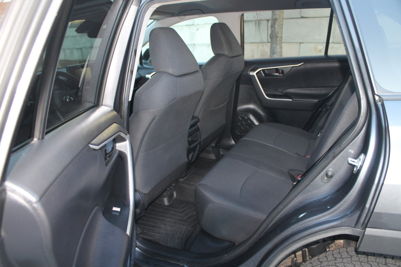 Toyota RAV4 LE AWD 2021